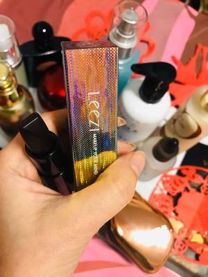 好闻，好美，这只是一小部分，我还有好多好多，都是琪琪推荐的，哈哈，认识琪琪不到一个月，装了两大箱子📦，什么都有，让我觉得做女孩真的好幸福