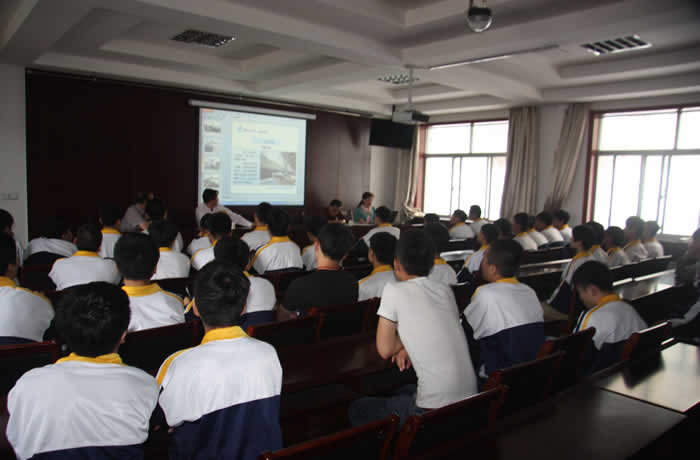 2015年就业招聘和欢送学生就业工作图片展示