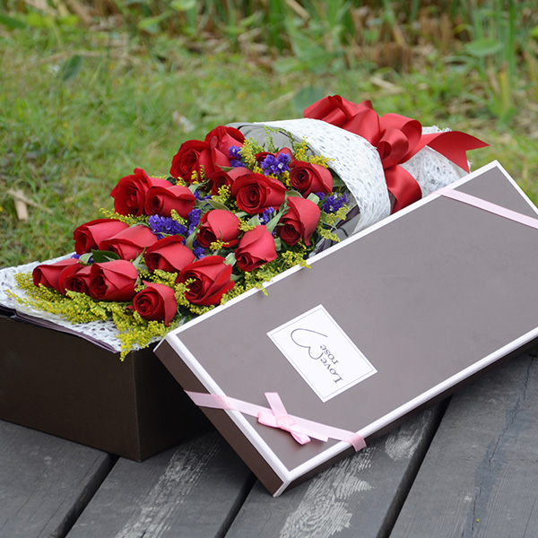 【此生唯爱你】情人节精美红玫瑰鲜花礼盒 19朵
